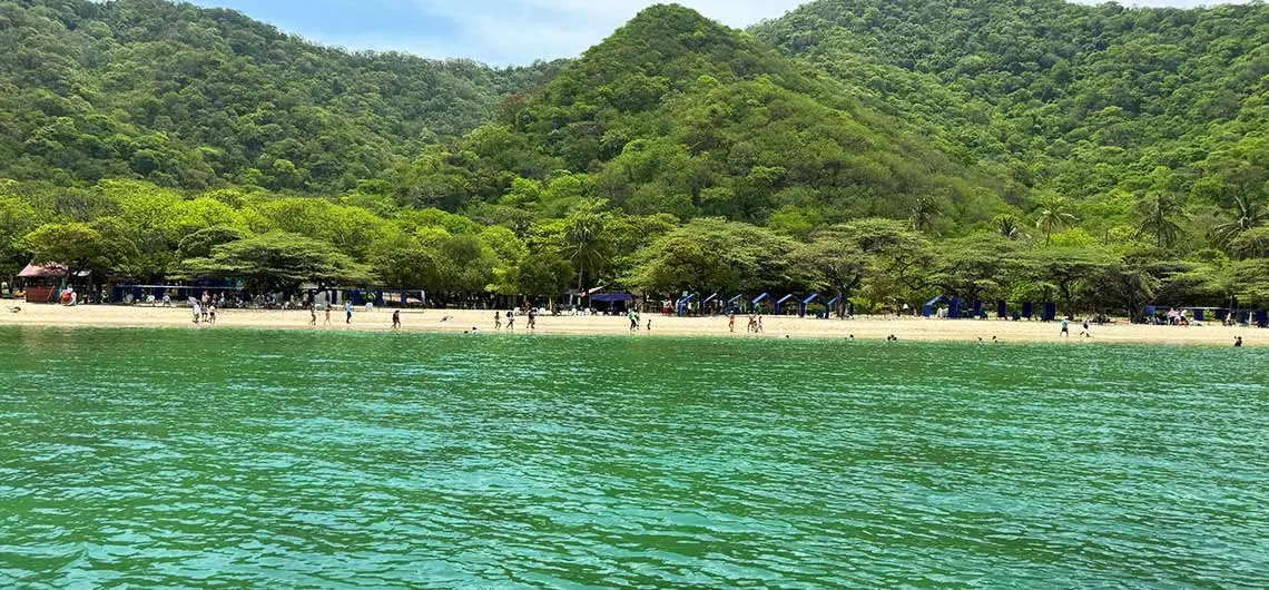 Aguas turquesa de Playa Cristal