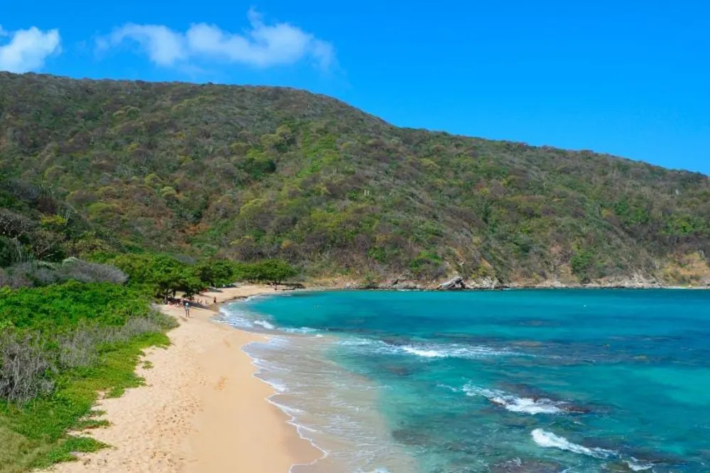 Tour a Playa Gairaca en Lancha — Playa Gairaca